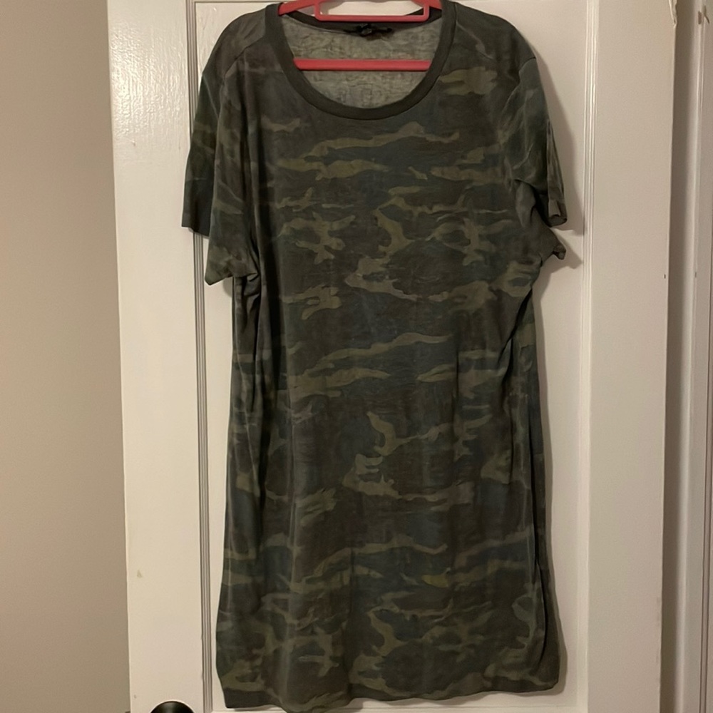 Forever 21 plus size camo t shirt dress